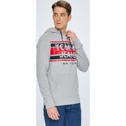 Tommy Jeans - Bluza. Bluzy z kapturem męskie marki Tommy Jeans. W wyprzedaży za 249.90 zł.