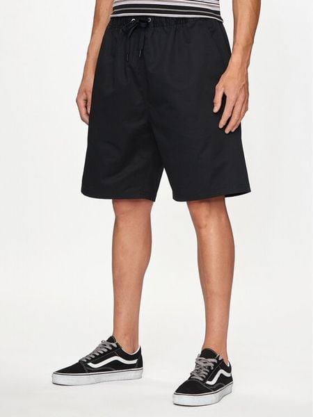 Converse Szorty sportowe M Woven Short 10024609-A01 Czarny Regular Fit. Czarne szorty sportowe męskie Converse, bez wzorów, z bawełny, sportowe. Za 279.99 zł.