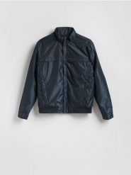 Kurtka bomberka ze stójką - granatowy. Niebieskie kurtki męskie Reserved, l, bez wzorów, z tkaniny, bez ramiączek, bez kaptura. Za 219.99 zł.