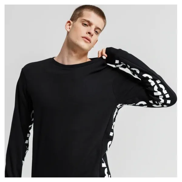 Umbro Bluza Allan , czarny, rozmiar M. Czarne bluzy nierozpinane męskie Umbro, m, z aplikacjami, z bawełny, bez ramiączek, bez kaptura. W wyprzedaży za 79.99 zł.