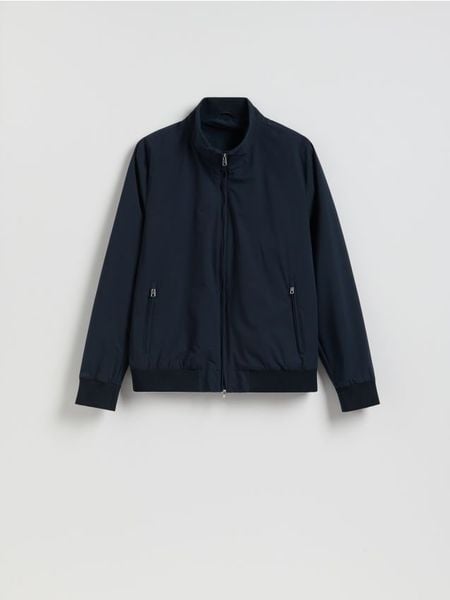 Kurtka bomberka ze stójką - granatowy. Niebieskie kurtki męskie Reserved, l, bez wzorów, bez ramiączek, bez kaptura. Za 199.99 zł.