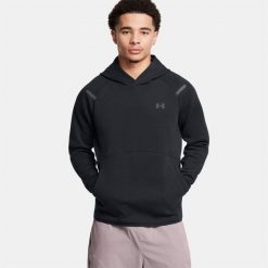 Bluza Under Armour Unstoppable Fleece Jgr. Czarne bluzy nierozpinane męskie Under Armour, bez wzorów, sportowe, bez ramiączek, bez kaptura. Za 446.80 zł.