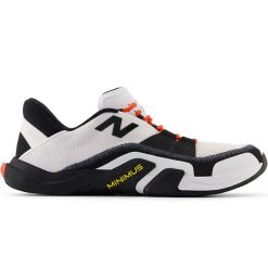 Buty męskie New Balance Minimus TR v2 MXMTRLH2 – białe. Białe buty treningowe męskie New Balance, bez wzorów, z gumy, bez zapięcia, do biegania. Za 299.99 zł.