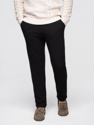 Męskie spodnie z dzianiny pique z regulacją w pasie – czarne V2. Czarne spodnie na co dzień męskie Ombre Clothing, bez wzorów, z dzianiny, eleganckie. W wyprzedaży za 194.99 zł.