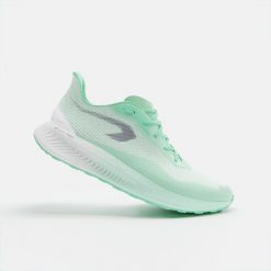 Buty do biegania męskie Kiprun KD500 3. Zielone buty do biegania męskie KIPRUN, bez wzorów, z kauczuku, bez zapięcia, do biegania. Za 349.99 zł.