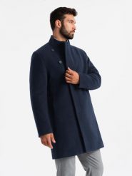Płaszcz męski z asymetrycznym zapięciem i wysokim kołnierzem – granatowy V3 OM-COWC-0120 - XXL. Niebieskie płaszcze męskie Ombre Clothing, l, z aplikacjami, z materiału, eleganckie, bez kaptura. Za 311.99 zł.