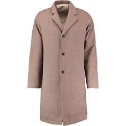Suit KENDRICK Płaszcz wełniany /Płaszcz klasyczny sand. Szare płaszcze męskie Suit, z materiału, klasyczne. W wyprzedaży za 743.20 zł.