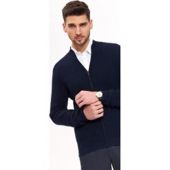 SWETER ROZPINANY ZE STÓJKĄ. Kardigany męskie marki TOP SECRET. W wyprzedaży za 49.99 zł.