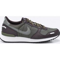 Nike Sportswear - Buty Air Vrtx. Szare buty sportowe na co dzień męskie Nike Sportswear, z materiału, sportowe. W wyprzedaży za 239.90 zł.