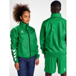 Kurtka ortalionowa piłkarska dla dorosłych Hummel Core XK Spray Jacket. Zielone kurtki męskie HUMMEL, xl, bez wzorów, sportowe, bez ramiączek, bez kaptura. Za 212.50 zł.