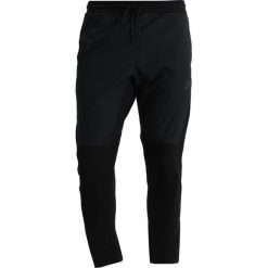 Nike Sportswear PANT Spodnie treningowe black. Długie spodnie sportowe męskie marki Nike Sportswear. W wyprzedaży za 378.95 zł.
