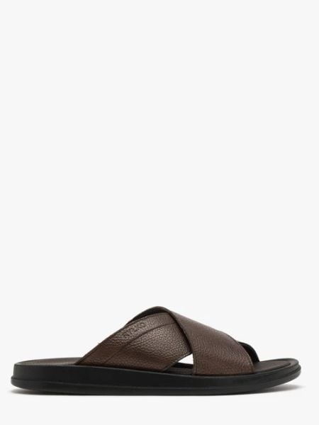 Brązowe klapki męskie z wytłoczonym logotypem. Brązowe klapki i japonki męskie Ryłko, bez wzorów, ze skóry. W wyprzedaży za 199.99 zł.