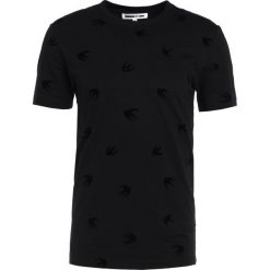 McQ Alexander McQueen Tshirt z nadrukiem darkest black. T-shirty męskie McQ Alexander McQueen. W wyprzedaży za 531.30 zł.