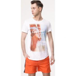 Pomarańczowe Szorty Cline. Brązowe szorty męskie Born2be, bez wzorów. Za 19.99 zł.