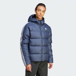 Kurtka puchowa Essentials Midweight Hooded. Niebieskie kurtki męskie ADIDAS, xl, bez wzorów, z materiału, sportowe, bez ramiączek, bez kaptura. W wyprzedaży za 443.15 zł.