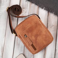 Saszetka męska na ramię skórzana koniakowa mała Paolo Peruzzi AY-05-HCG. Saszetki męskie bez wzorów, z nylonu, eleganckie, na ramię, małe. Za 119.00 zł.