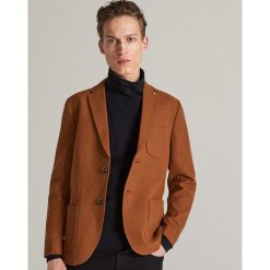 Bawełniana marynarka slim fit - Brązowy. Marynarki męskie marki Reserved. Za 279.99 zł.