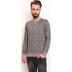 BLUZA NIEROZPINANA MĘSKA KLASYCZNA. Szare bluzy nierozpinane męskie TOP SECRET, l, bez wzorów, z dresówki, klasyczne, bez ramiączek, bez kaptura. W wyprzedaży za 39.99 zł.