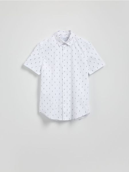 Bawełniana koszula slim fit - granatowy. Niebieskie koszule męskie Reserved, l, bez wzorów, z bawełny, bez kołnierzyka, bez ramiączek. W wyprzedaży za 49.99 zł.