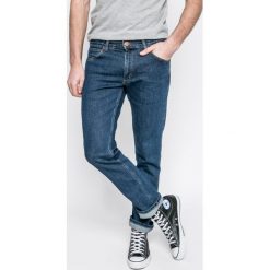 Wrangler - Jeansy Greensboro Darkstone. Niebieskie jeansy męskie Wrangler, z bawełny. Za 319.90 zł.
