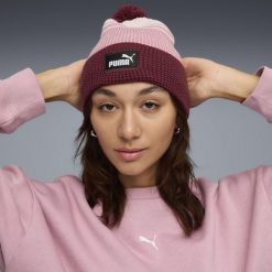 Czapka beanie średniej głębokości Essentials z pomponem PUMA. Czerwone czapki męskie Puma, bez wzorów, eleganckie. Za 89.00 zł.