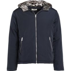 Folk Kurtka przejściowa deep navy/metallic. Kurtki męskie marki Folk. W wyprzedaży za 739.60 zł.