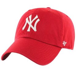 Czapka z daszkiem męska New York Yankees MLB Clean Up Cap. Czerwone czapki męskie 47 Brand, bez wzorów, z bawełny, sportowe. Za 99.99 zł.