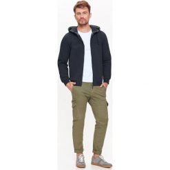 BLUZA MĘSKA ROZPINANA Z KAPTUREM. Bluzy z kapturem męskie marki TOP SECRET. W wyprzedaży za 49.99 zł.