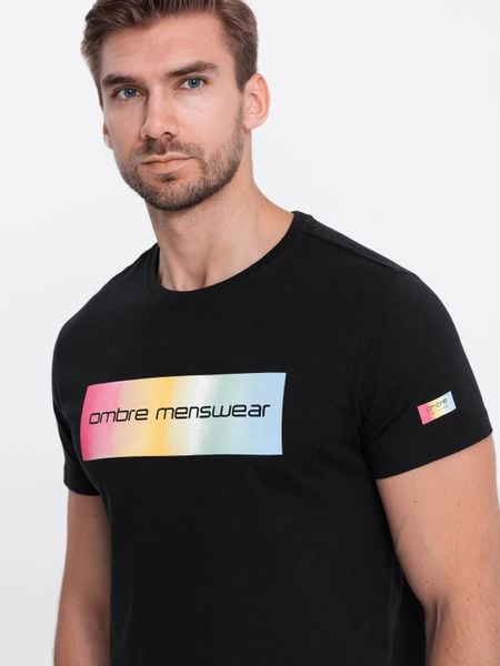 T-shirt męski bawełniany z nadrukiem - czarny V1. Czarne t-shirty męskie Ombre Clothing, m, bez wzorów, z bawełny, bez kołnierzyka, bez ramiączek. W wyprzedaży za 19.99 zł.