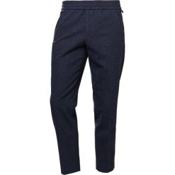 Filippa K M. TERRY Spodnie materiałowe navy melange. Spodnie na co dzień męskie marki Filippa K. W wyprzedaży za 599.25 zł.