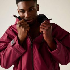 Płaszcz plażowy wodoodporny Changing Robe Regatta. Czarne szlafroki męskie Regatta, bez wzorów, bez kaptura. Za 329.99 zł.