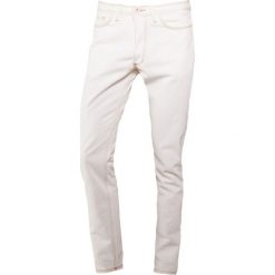 Band of Outsiders WAVE TROUSERS Jeansy Slim Fit ivory. Jeansy męskie Band of Outsiders. W wyprzedaży za 991.20 zł.
