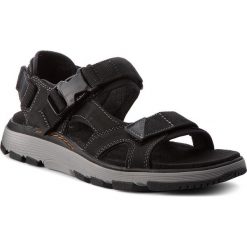 Sandały CLARKS - Un Trek Bar 261327777 Black Nubuck. Czarne sandały męskie Clarks, z materiału. W wyprzedaży za 259.00 zł.
