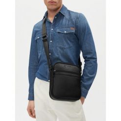 Saszetka GINO ROSSI. Czarne saszetki męskie Gino Rossi, bez wzorów, małe. Za 159.99 zł.