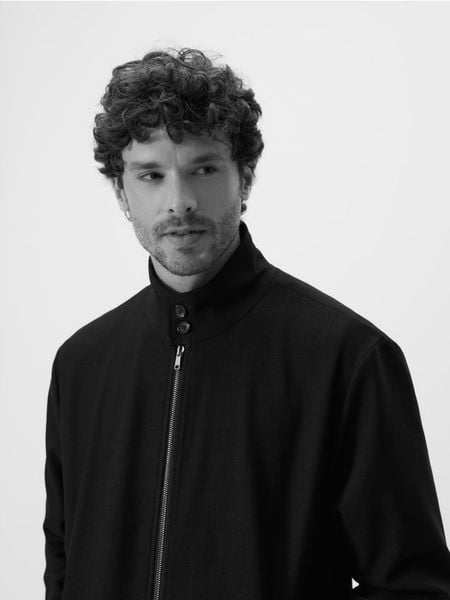 Kurtka ze stójką - granatowy. Niebieskie kurtki męskie Reserved, l, bez wzorów, z tkaniny, bez ramiączek, bez kaptura. Za 199.99 zł.