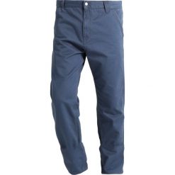 Carhartt WIP RUCK SINGLE KNEE MILLINGTON Spodnie materiałowe stone blue stone washed. Eleganckie spodnie męskie marki Carhartt WIP. Za 369.00 zł.