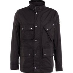 Barbour International™ RAKE Kurtka wiosenna black. Czarne kurtki męskie Barbour International™, z bawełny. W wyprzedaży za 635.60 zł.