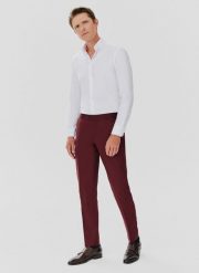 PAKO LORENTE – Spodnie garniturowe w kolorze burgundowym. Czerwone eleganckie spodnie męskie Pako Lorente, bez wzorów, z poliesteru, eleganckie. Za 899.99 zł.