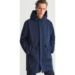 Ocieplana parka z kapturem - Granatowy. Parki męskie marki Reserved. W wyprzedaży za 149.99 zł.