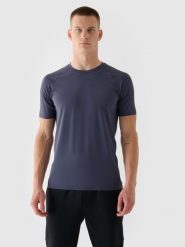 4F Koszulka treningowa szybkoschnąca męska 4F x Robert Lewandowski - granatowa XL. Niebieskie t-shirty męskie 4f, m, bez wzorów, z dzianiny, bez kołnierzyka, bez ramiączek. W wyprzedaży za 99.99 zł.