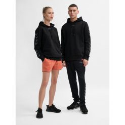 Bluza sportowa z kapturem Hummel Legacy Hoodie Unisex. Czarne bluzy nierozpinane męskie HUMMEL, s, bez wzorów, z bawełny, sportowe, bez ramiączek, z kapturem. Za 167.50 zł.