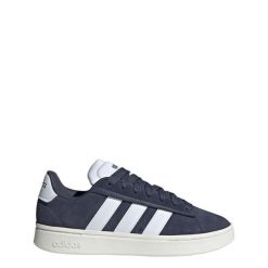 Buty Grand Court Alpha. Białe buty trekkingowe męskie ADIDAS, bez wzorów, ze skóry, bez zapięcia, trekkingowe. Za 249.99 zł.