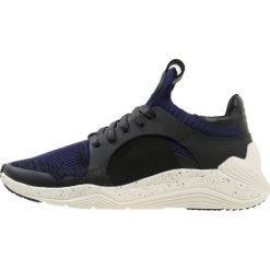 McQ Alexander McQueen GISHIKI Sneakersy niskie navy. Buty sportowe na co dzień męskie marki McQ Alexander McQueen. W wyprzedaży za 805.35 zł.