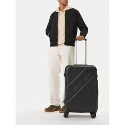Walizka średnia Reebok. Czarne walizki męskie Reebok, bez wzorów, średnie. Za 319.99 zł.