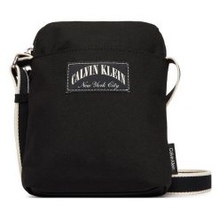 Saszetka Calvin Klein. Czarne saszetki męskie Calvin Klein, bez wzorów, małe. Za 289.99 zł.