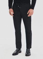 PAKO LORENTE – Czarne spodnie męskie. Czarne spodnie na co dzień męskie Pako Lorente, bez wzorów, z elastanu, casualowe. Za 279.99 zł.