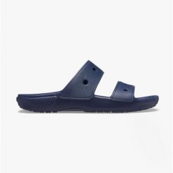 Klapki plażowe męskie Crocs Classic Sandal. Niebieskie klapki i japonki męskie Crocs, bez wzorów. W wyprzedaży za 117.55 zł.