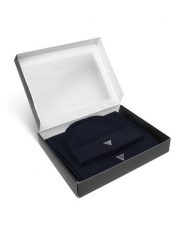 Guess Zestaw Szalik i Czapka M4BZ14 Z2W80 Granatowy. Niebieskie czapki męskie Guess, z aplikacjami, z materiału. Za 399.99 zł.