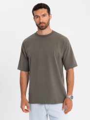 T-shirt bawełniany męski LOOSE FIT z okrągłym dekoltem – ciemnooliwkowy V7 OM-TSBC-0234 - XXL. Zielone t-shirty męskie Ombre Clothing, l, bez wzorów, z bawełny, bez kołnierzyka, bez ramiączek. Za 77.99 zł.