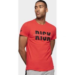 T-shirt męski TSM008 - czerwony. Czerwone t-shirty męskie 4f, m, bez wzorów, bez kołnierzyka, bez ramiączek. W wyprzedaży za 49.99 zł.